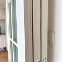 Porte pliante Aomeja de style français, isolante thermiquement, en aluminium blanc, avec grille et verre trempé, pour chambre à coucher