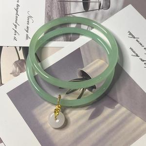 Brazalete de Imitación de Jade con Degradado de Color Estilo Chino, Diseño Simple, Amuleto Ruyi, Brazalete de Calcedonia Esmaltada para Mujer - Product Image 1