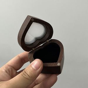 Boîte à bague en bois en forme de cœur avec <span class=keywords><strong>fenêtre</strong></span> transparente pour demande en mariage - Product Image 1