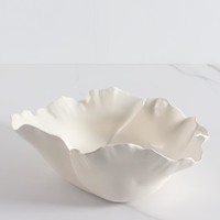Moderne matte beige afwerking, delicate met de hand aangebrachte geruite patronen, keramische chocolade- en fruitserveerschaal & -kom voor cadeaus