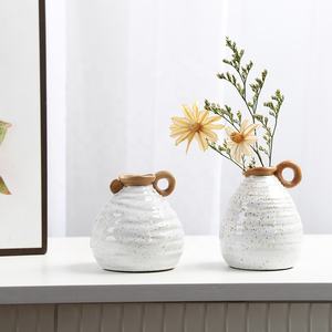 Vase à <span class=keywords><strong>fleurs</strong></span> <span class=keywords><strong>en</strong></span> céramique <span class=keywords><strong>de</strong></span> style nordique avec poignée, pot <span class=keywords><strong>en</strong></span> porcelaine <span class=keywords><strong>de</strong></span> campagne - Product Image 3