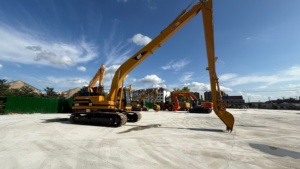 Excavadora de cadenas CAT 325BL usada con brazo largo hidráulico para movimiento de tierras en construcción - Product Image 3