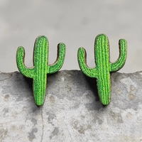 Nouveauté 2026 : Boucles d'oreilles tendance style western, motifs léopard, botte, cactus, vache, mini clous en bois