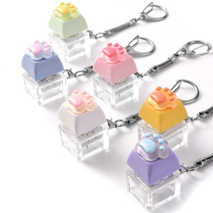Al por mayor Llavero de PU con diseño de garra de gato, juguete antiestrés de descompresión para la punta de los dedos, colgante para bolso, regalo para parejas y festivales - Product Image 1
