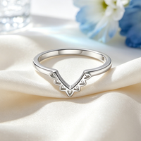 Bague de mariage personnalisable en argent sterling 925 avec zircon cubique en forme de couronne, fabrication OEM ODM Moyu Jewelry pour femmes