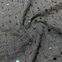Tissu en denim léger avec broderie de petites perles et de paillettes pour robe, robe de chambre, chemise, jupe, costume pour femmes de milieu à haut de gamme