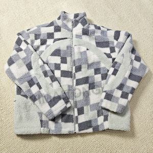 Veste en sherpa respirante écologique à logo frontal moelleux à fermeture éclair en patchwork à carreaux d'hiver de haute qualité personnalisée - Product Image 1