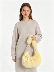 <span class=keywords><strong>Sac</strong></span> à bandoulière Zeyu Y2K Kawaii en <span class=keywords><strong>fausse</strong></span> <span class=keywords><strong>fourrure</strong></span> jaune crème pour femme, avec décor étoile, <span class=keywords><strong>sac</strong></span> décontracté quotidien à porter sous le bras, <span class=keywords><strong>sac</strong></span> à main en <span class=keywords><strong>fausse</strong></span> <span class=keywords><strong>fourrure</strong></span> / <span class=keywords><strong>sac</strong></span> en peluche - Product Image 4