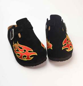 Sabots et mules personnalisés en daim de vache pour hommes, avec soutien de la voûte plantaire en cuir et semelle en liège, également utilisables comme sandales à talons pour femmes - Product Image 3