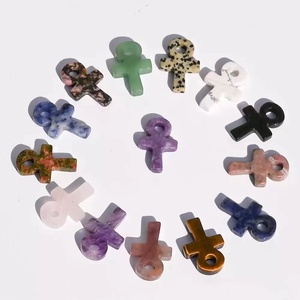 Ciondolo in Cristallo Naturale di Ametista e Quarzo Rosa a Prezzo di Fabbrica, Croce Ankh in Cristallo Intagliato da 3cm per Creazione di Gioielli - Product Image 4
