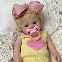 Poupée bébé réaliste en silicone pleine grandeur de 13 pouces avec cheveux bouclés, accessoires complets et boîte cadeau pour filles
