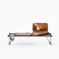 Chaise longue de style mid-century moderne avec structure en métal chromé et revêtement en cuir de vachette, inclinable