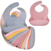 Ensemble de bavoirs en silicone imperméables pour bébé Bavoir en silicone coloré avec impression personnalisée Échantillon gratuit Sans Bpa de qualité alimentaire pour enfants