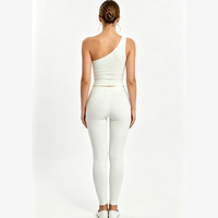 Nouvel ensemble de sportswear pour femme : Leggings torsadés asymétriques et débardeur ultra doux pour le yoga et le fitness