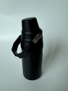 Nouveau style réutilisable 18/24oz double paroi thermos bouteille d'eau en acier inoxydable oem sport bouteille d'eau avec poignée - Product Image 2