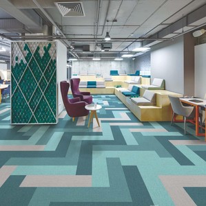 Moquette Commerciale Grise Résistante à l'Usure 50x50cm pour Couloirs d'Hôtels, Zones <span class=keywords><strong>de</strong></span> Réception et Bureaux Commerciaux - Product Image 3
