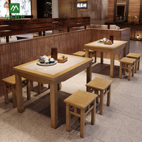 Ensemble de mobilier commercial traditionnel pour restaurant, idéal pour les salles de thé et de fondue, avec bancs, tables et chaises en bois massif, durable et écologique
