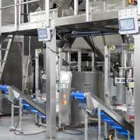 Machine d'emballage verticale automatique multi-têtes à commande PLC haute vitesse pour sachets de snacks, noix grillées, lentilles et haricots
