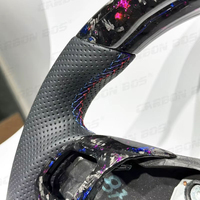 Volant de direction personnalisé en fibre de carbone légère, à fond plat, en cuir perforé, avec un style intérieur en carbone forgé de luxe