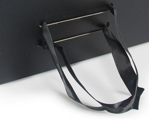 Boîte cadeau pliable magnétique rigide de <span class=keywords><strong>couleur</strong></span> personnalisée en gros avec matériaux recyclés, lamination mate, doublure en éponge, ruban - Product Image 2