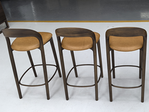 Sillas <span class=keywords><strong>de</strong></span> bar <span class=keywords><strong>de</strong></span> <span class=keywords><strong>madera</strong></span> maciza con asiento <span class=keywords><strong>de</strong></span> tela y respaldo curvo, taburetes contemporáneos <span class=keywords><strong>de</strong></span> altura <span class=keywords><strong>de</strong></span> mostrador para muebles <span class=keywords><strong>de</strong></span> bar y restaurante - Product Image 5