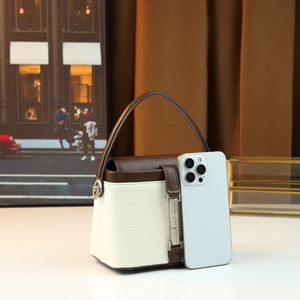 Sac à main rétro français bicolore au toucher doux avec fermoir unique, petit sac carré polyvalent - Product Image 3