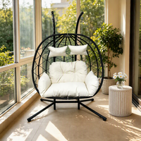 2026 Fauteuil suspendu d'extérieur moderne en rotin PE, double, en forme d'œuf, avec support en acier et coussin imperméable