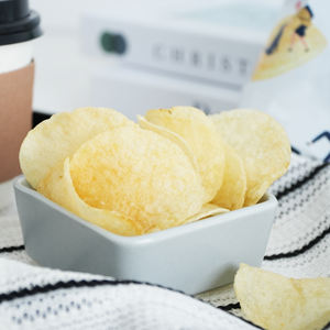 Snacks exotiques d'usine OEM Chips de pommes de terre Chips de <span class=keywords><strong>l</strong></span>égumes Snacks Chips de pommes de terre pour bébés Saveur originale - Product Image 1