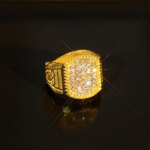 خاتم ألماس أسود مصنوع من سبائك الكريستال وأدراج حجر الراين هندسية للرجال - Product Image 4