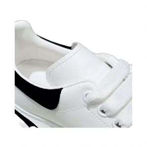 Chaussures de sport décontractées de créateur pour hommes et femmes, baskets en daim noir et blanc, idéales pour l'extérieur - Product Image 4