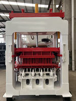 Machine de moulage de briques de pavage de route entièrement automatique QT10-15 avec système de plateforme hydraulique pour le béton et le moulage de bordures motorisées