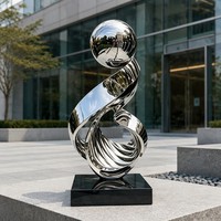 Escultura de Acero Inoxidable Pulido con Temática de Animales y Música, con Esfera de Espejo sobre Cintas Entrelazadas - Regalo para el Día Nacional y Navidad