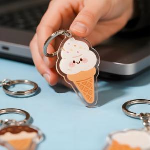 Benutzer definierte Lebensmittel Bulk Clear Glitter Epoxy Anime Schlüssel bund Werbe Kunststoff Acryl Cartoon Style Charm Schlüssel bund - Product Image 3