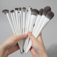 Kit de pinceaux de maquillage végétalien professionnel marque privée fond de teint de luxe poudre correcteur maquillage de voyage ensemble de pinceaux avec étui