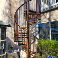 Escalier en spirale modulaire compact pour projets de terrasses et de patios résidentiels
