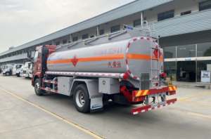 Camión Cisterna Jiefang J6 4x2 - Tanque de 12.6 CBM y Dispensador de Alto Flujo para Obras de Construcción - Product Image 3