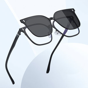 Lunettes <span class=keywords><strong>de</strong></span> <span class=keywords><strong>soleil</strong></span> <span class=keywords><strong>de</strong></span> mode <span class=keywords><strong>grossiste</strong></span> <span class=keywords><strong>de</strong></span> <span class=keywords><strong>marque</strong></span> <span class=keywords><strong>de</strong></span> luxe personnalisé antireflet 2 en 1 lunettes <span class=keywords><strong>de</strong></span> <span class=keywords><strong>soleil</strong></span> polarisées à aimant pour hommes - Product Image 3