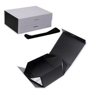 Boîte cadeau pliable magnétique personnalisée de 2mm d'épaisseur en carton laminé UV pour emballage de vêtement, vêtements - Product Image 1