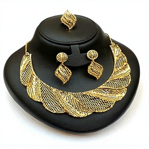 Juego de Joyería de Aleación Chapada en Oro de 24 Quilates, Collar, Pendientes y Anillo con Diseño de Plantas, Estilo Vintage, Joyería de Moda para Mujer para Fiestas - Product Image 1