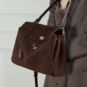 กระเป๋าโท้ทหนังแท้สำหรับผู้หญิง ดีไซน์หรูหรา หนังวัวฟรอสต์คุณภาพพรีเมียม ให้ความรู้สึกพรีเมียม ความจุเยอะ สะพายไหล่ข้างเดียวแบบกระเป๋าใต้วงแขน - Product Image 2