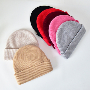 Hiver 100% <span class=keywords><strong>Bonnet</strong></span> en laine mérinos pour femmes Chapeaux tricotés avec logo personnalisé Bonnets d'hiver en laine mérinos avec tête de mort Chapeaux à manchettes - Product Image 1