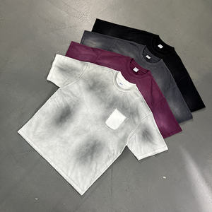 Camiseta de hombre de punto liso 100% algodón con efecto lavado vintage, bolsillo y borde sin rematar, manga corta, estilo desgastado - Product Image 2