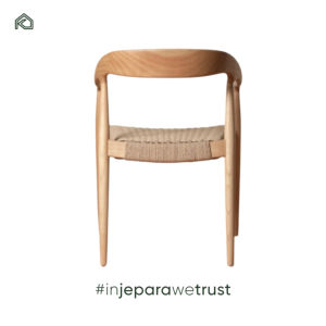 Silla Holt, silla contemporánea de madera de teca con ratán sintético que proporciona comodidad, resistencia y un diseño limpio. - Product Image 4