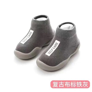 Zapatos de bebé y niño pequeños, de caña baja, con estampado de letras, suela blanda, calcetines antideslizantes para interiores, estilos de primavera y otoño, venta al por mayor - Product Image 4