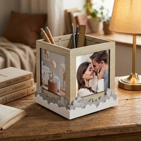 Boîte en bois d'érable personnalisée style art populaire organisateur de papeterie de bureau porte-stylo rotatif cube cadre photo souvenir en bois créatif