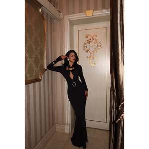 Vestido Formal Negro Hattie, Corte A, Cintura Alta, Lentejuelas, Cuentas Bordadas, para Fiesta de Invierno, Largo hasta el Suelo, Disponible en Tallas XS a XL - Product Image 3