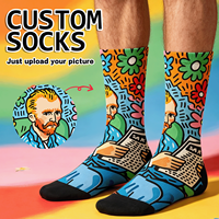 Chaussettes tricotées imprimées numériquement style Pop Art Remix Peinture Célèbre, personnalisées ODM en Spandex/Polyester, tendance décontractée, faible MOQ, support d'échantillons rapide
