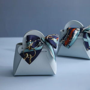 Vente en gros directe – Bonbons de couleur unie, cadeaux de mariage, rubans en cuir PU, mini-sacs portables pour célébrations festives - Product Image 2