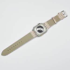 Correa de Cuero Sintético con Brillantina y Cierre Metálico Moderno, Compatible con Apple Watch Series 9/8/7/6/5/4/3/2/1 - Product Image 2