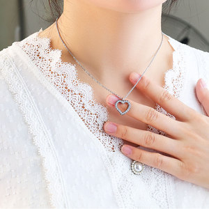 Collar de Joyería con Colgante de Corazón de Acero Inoxidable 316L con Zirconia, Resistente al Agua y al Deslustre, con Logotipo Personalizado para Mujer - Product Image 4